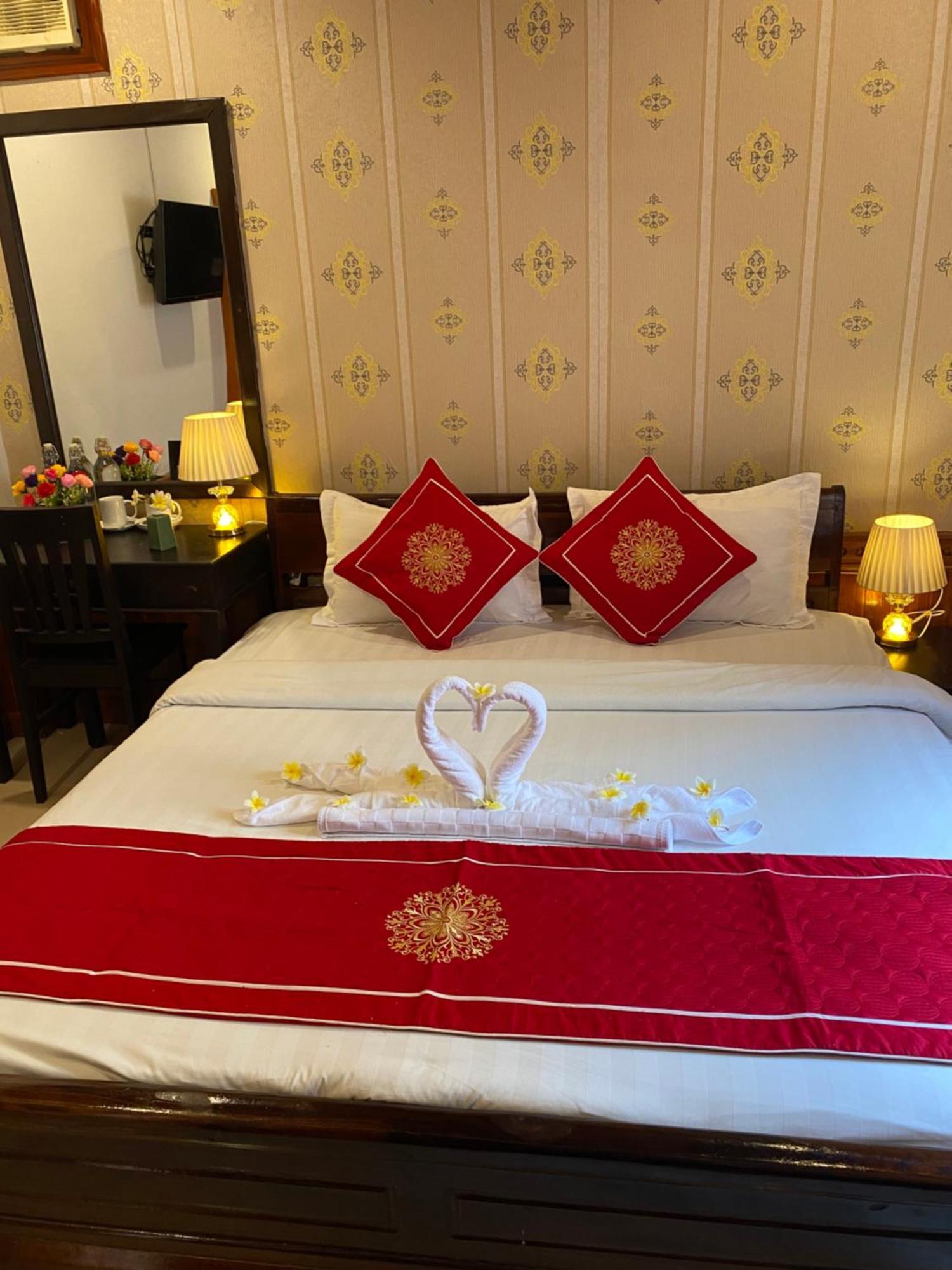 Golden Lotus Boutique Hotel Луангпхабанг Экстерьер фото